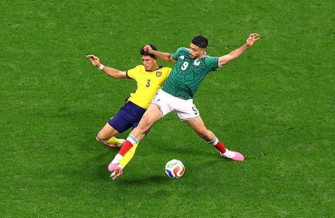 Mexico Beat Ecuador 2-0 to Reach World Cup Last 16