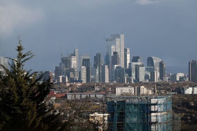 Economy Grows 0.1% in May as Services Sector Drives Expansion