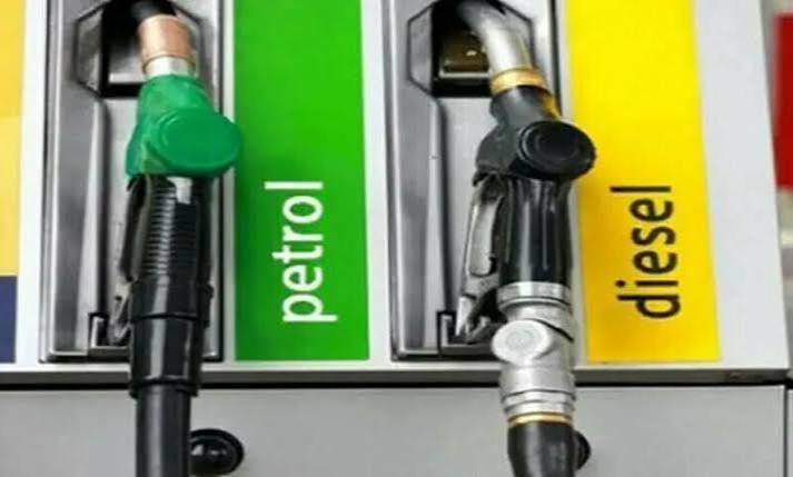 Govt Cuts Petrol by Rs4.08, Diesel by Rs2.45 as Daily Fuel Pricing Mechanism Takes Effect